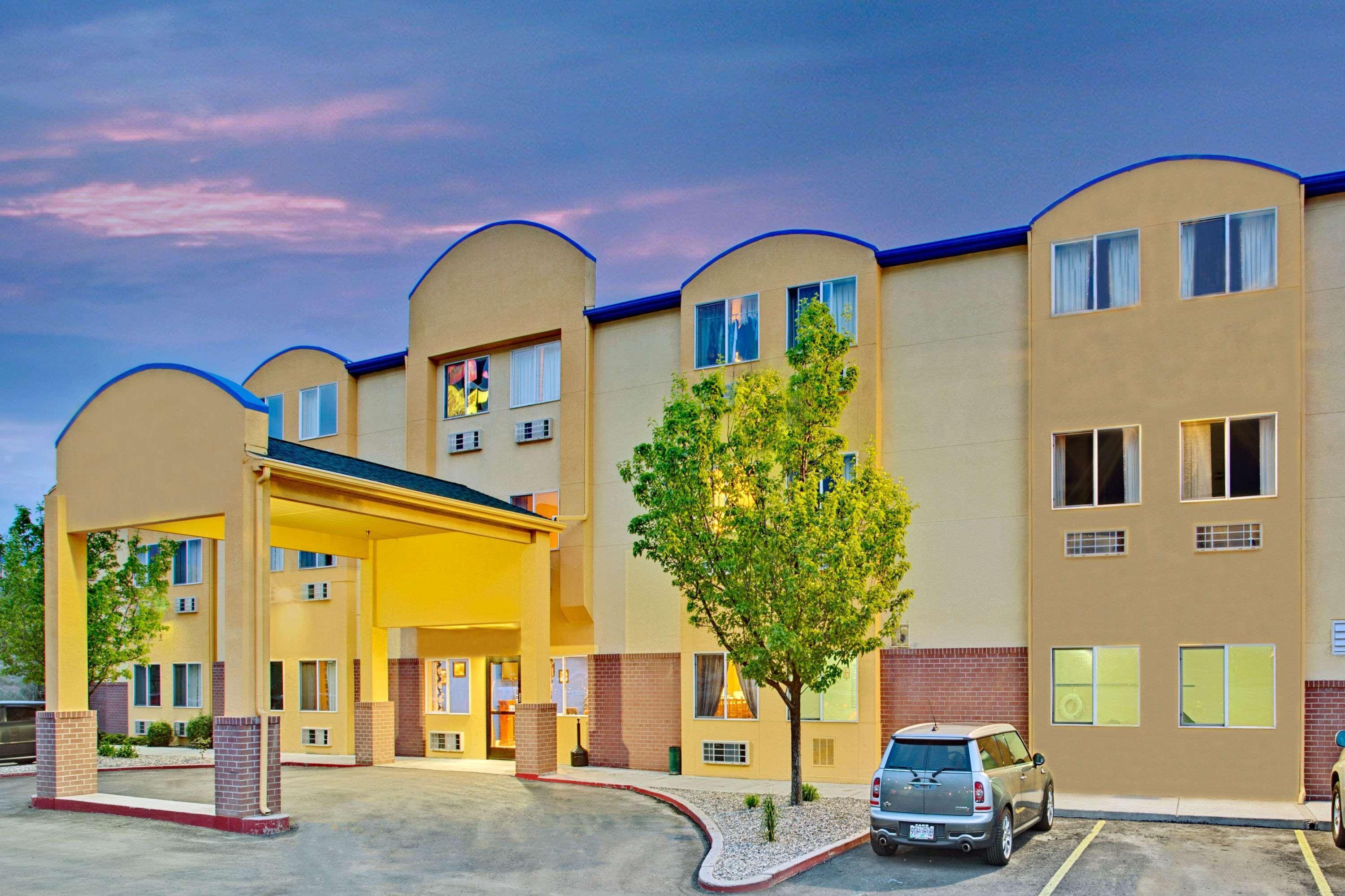 Days Inn By Wyndham Lehi Exteriör bild